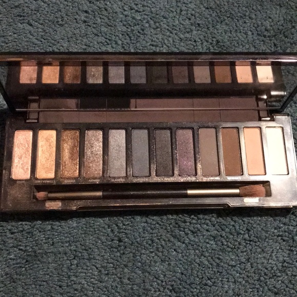 Urban Decay Naked Smoky Palette - Picture 3 of 6
